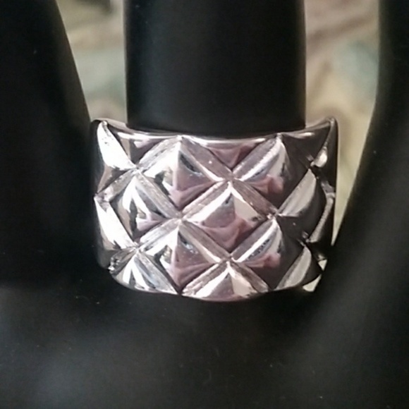 Solid sterling silver .925 ring size 8 - Picture 1 of 6
